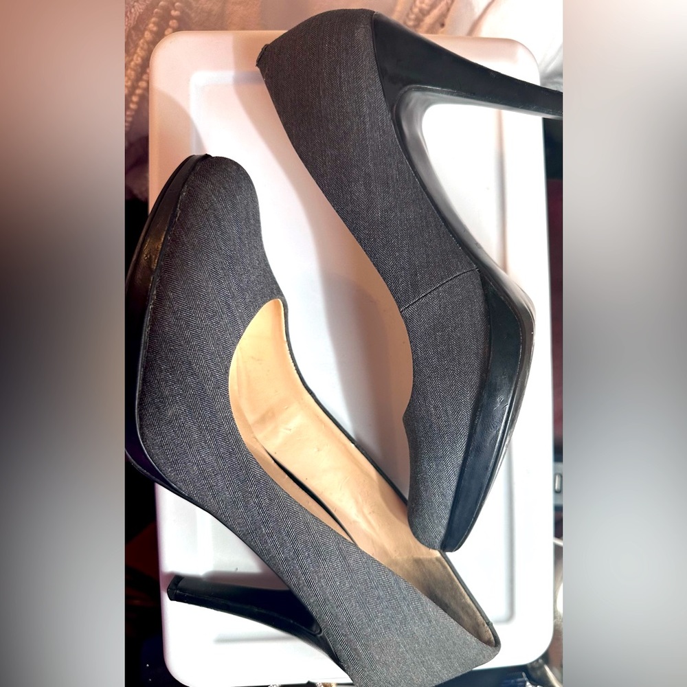 Nine West Wise Up High Heels Size 8M -Grey